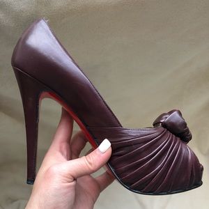 Christian Louboutin sz 37 Burgundy pumps